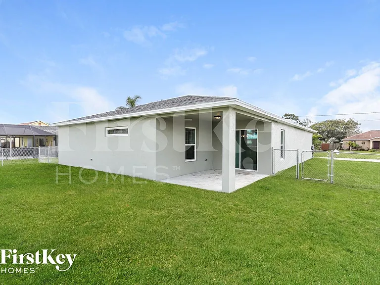 729 SW Estate Ave — Photo 14