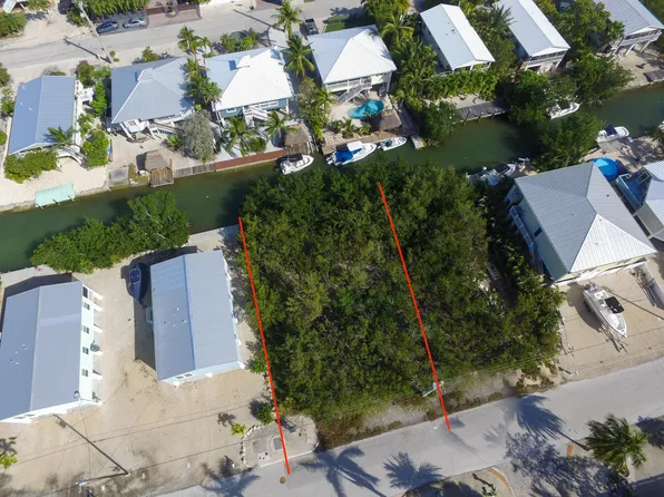 22819 Blackbeard Ln, Summerland Key, FL 33042