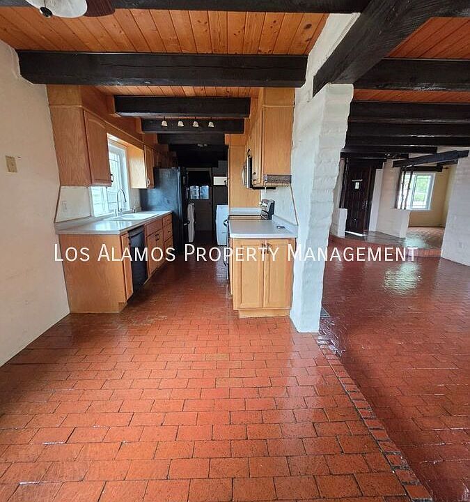 1st image of 407 Rover Blvd