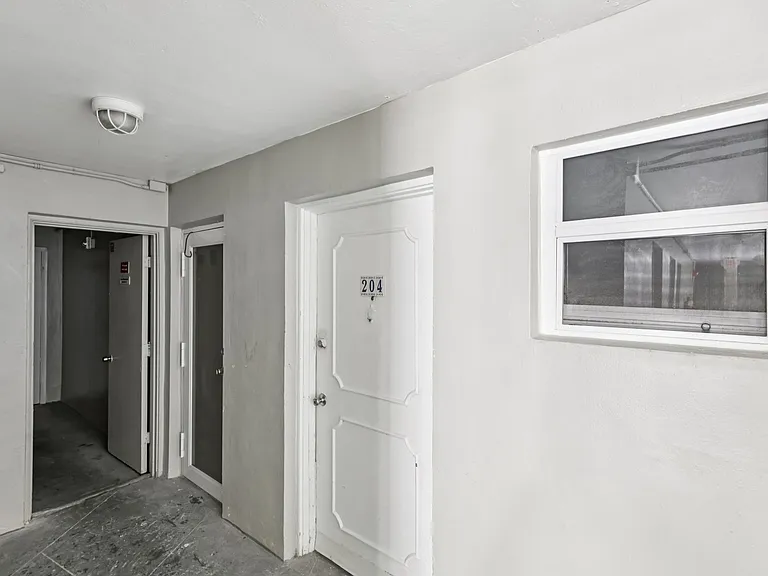 The Oaks Apartments — Photo 45