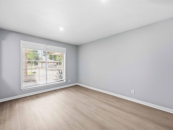 3rd image of 11006 Thackery Ln
