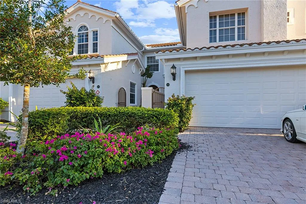 3 bed, 2.0 bath, 2408 sqft, $7,500 — Photo 3