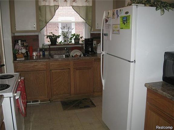 4th image of 8262 Grayfield St