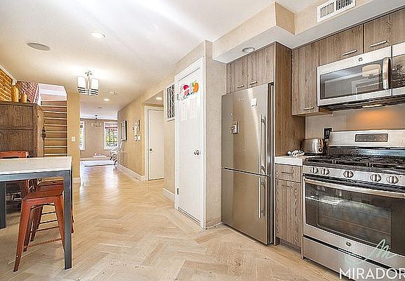 2nd image of 271 Bleecker St #2