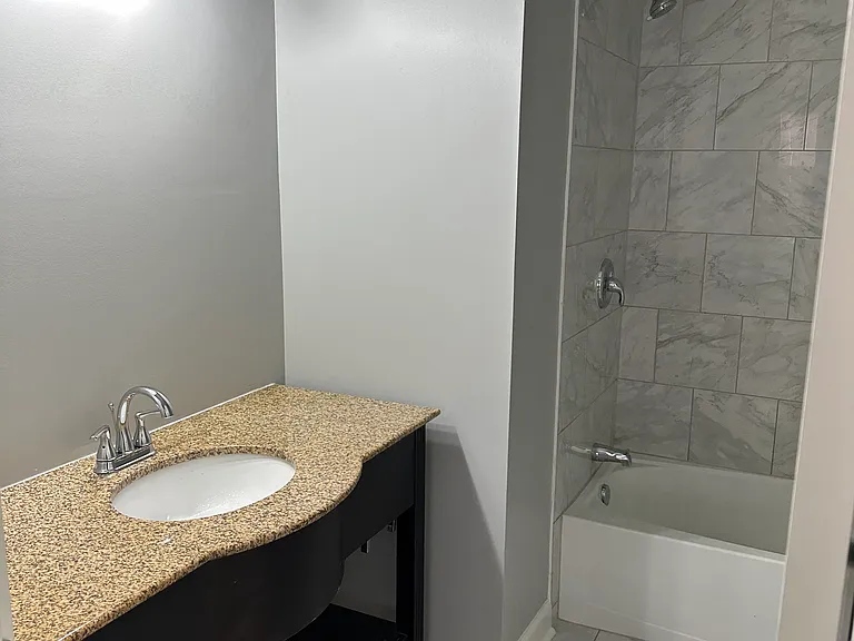 1119 Biltmore St — Photo 3