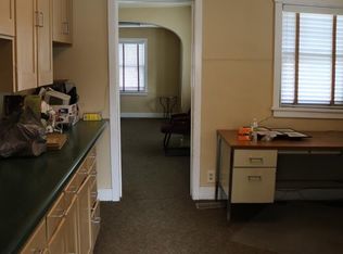 306 E Main St, New London, IA 52645