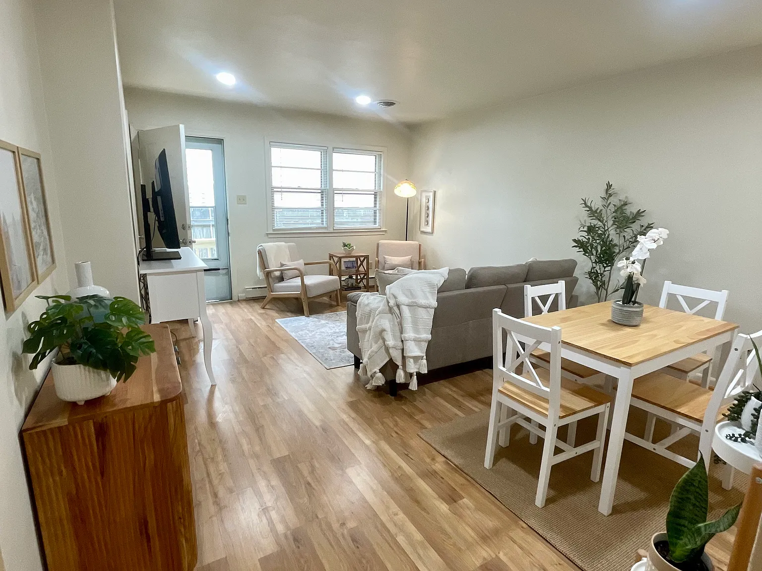 2 bed, 800 sqft, $2,499 — Photo 2