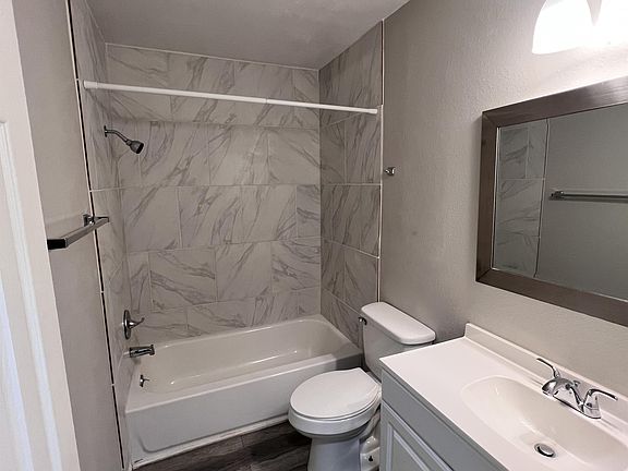 4th image of 146 W Lake Dr #104