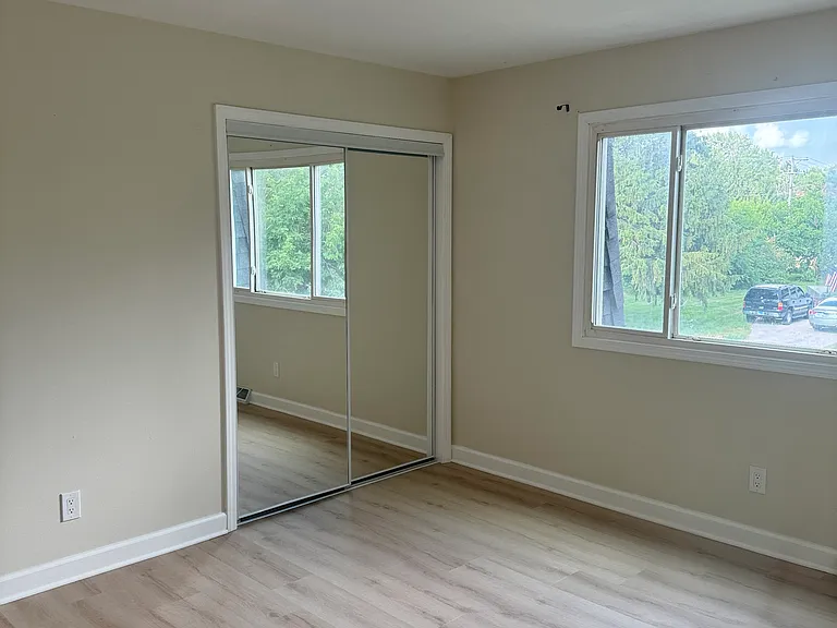 East Bedroom 2/4