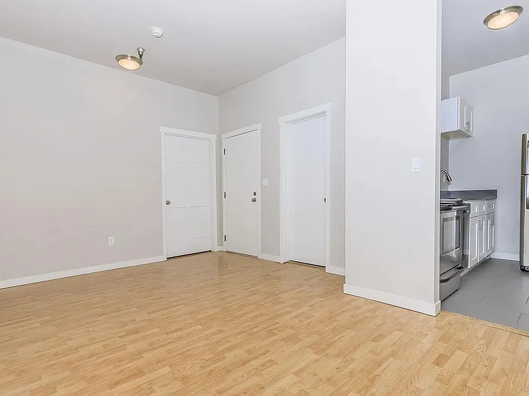 100 on 6th *Limited Time Concession: Now Offering 1 Months Free Rent* — Photo 42