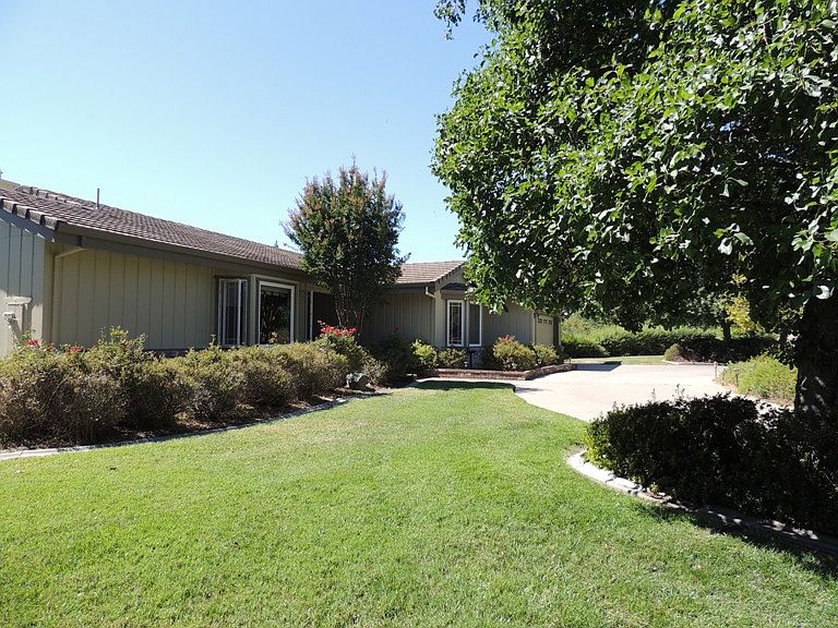 1st image of 641 Peachtree Ct
