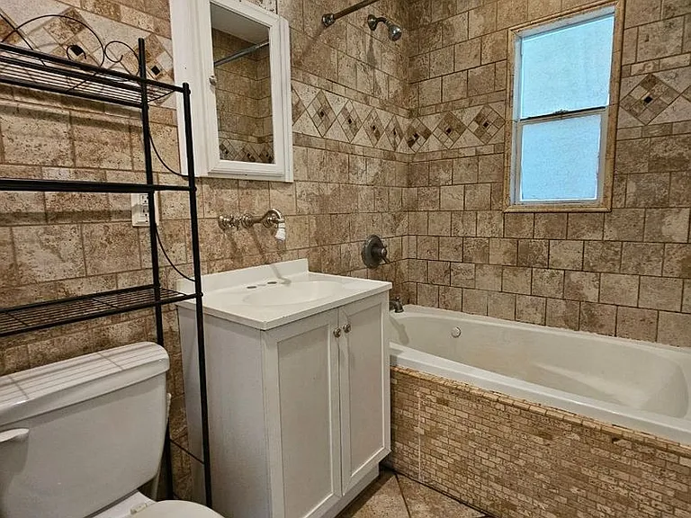 1516 Holly Rd — Photo 13