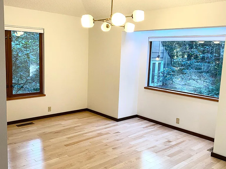 7030 NE Dolphin Dr — Photo 10