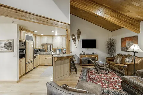 8015 Cache Dr — Photo 1
