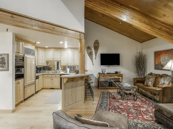 8015 Cache Dr, Park City, UT 84060