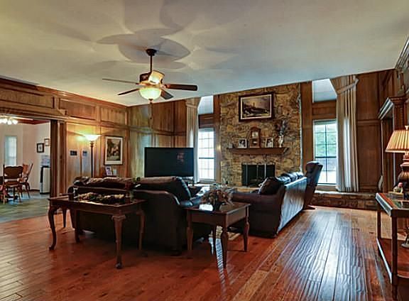 3rd image of 4411 Eaton Cir
