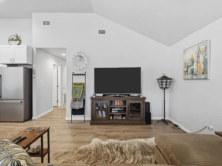 2111 Lone Star Rd — Photo 3