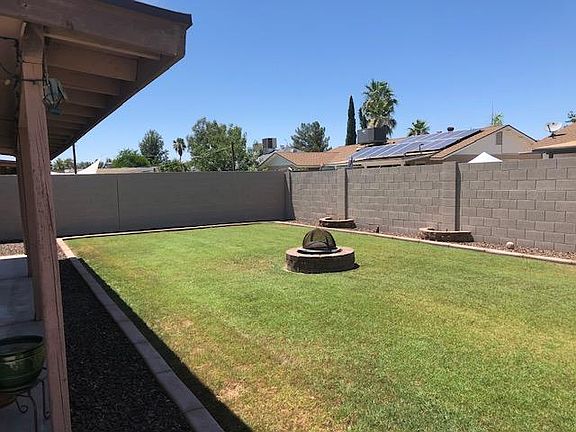 3rd image of 2518 E Jacinto Ave