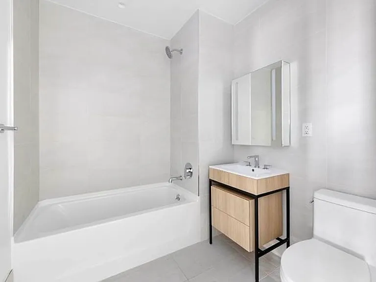1437 Hancock St #1A — Photo 6