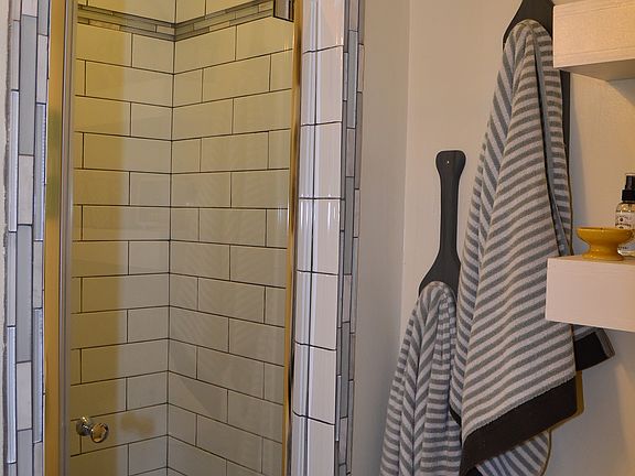 2nd image of 315 E Fern Ave
