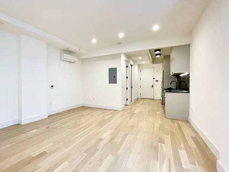 260 Gold St #525 — Photo 3