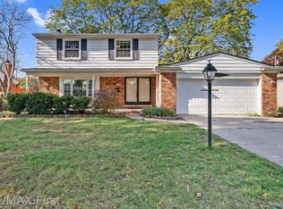 30019 Woodhouse Dr, Warren, MI 48092