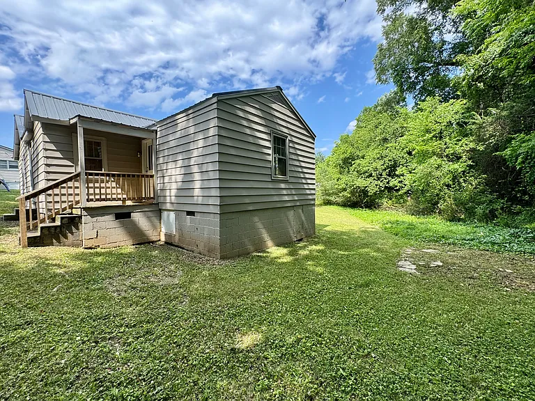 235 Dodd St — Photo 7