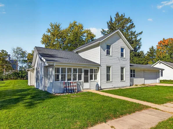 132 S Walnut St, Stillman Valley, IL 61084