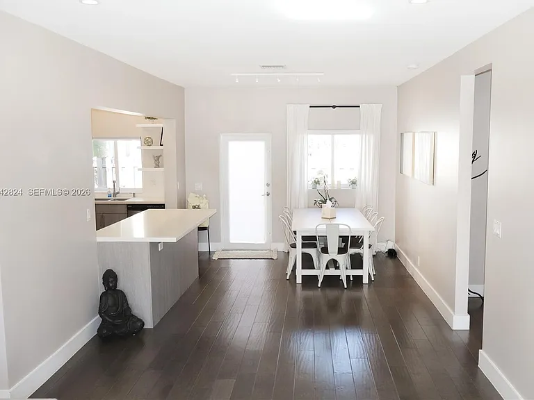 513 SW 18th Ct — Photo 7