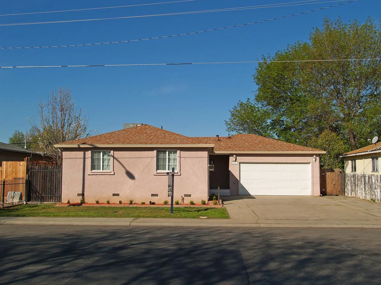 1701 Dillon Dr photo 1