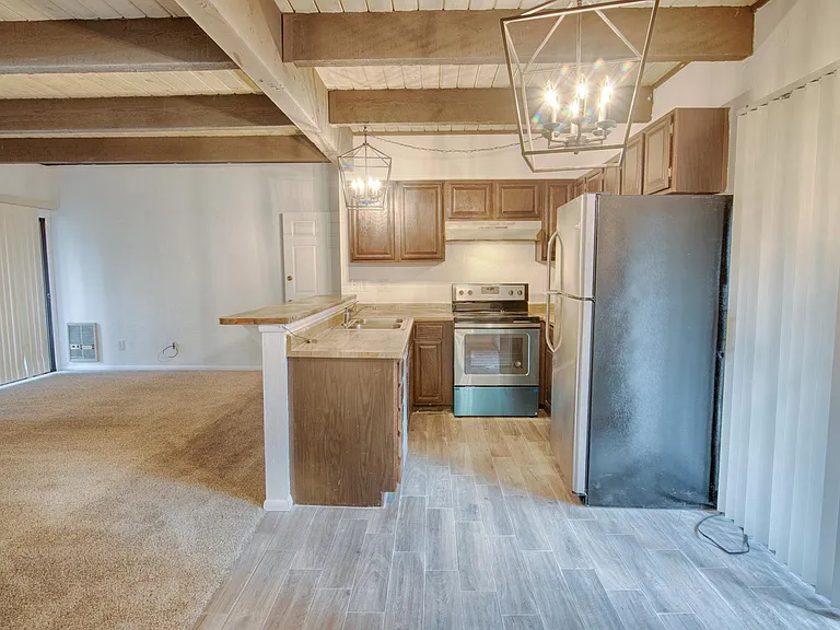 2820 Park Cir #33 — Photo 2