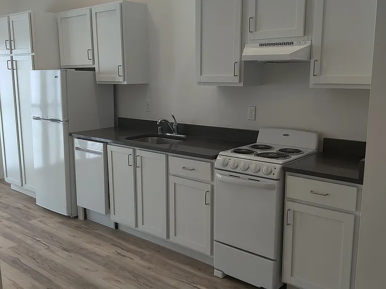 Russo Apartments — Photo 30