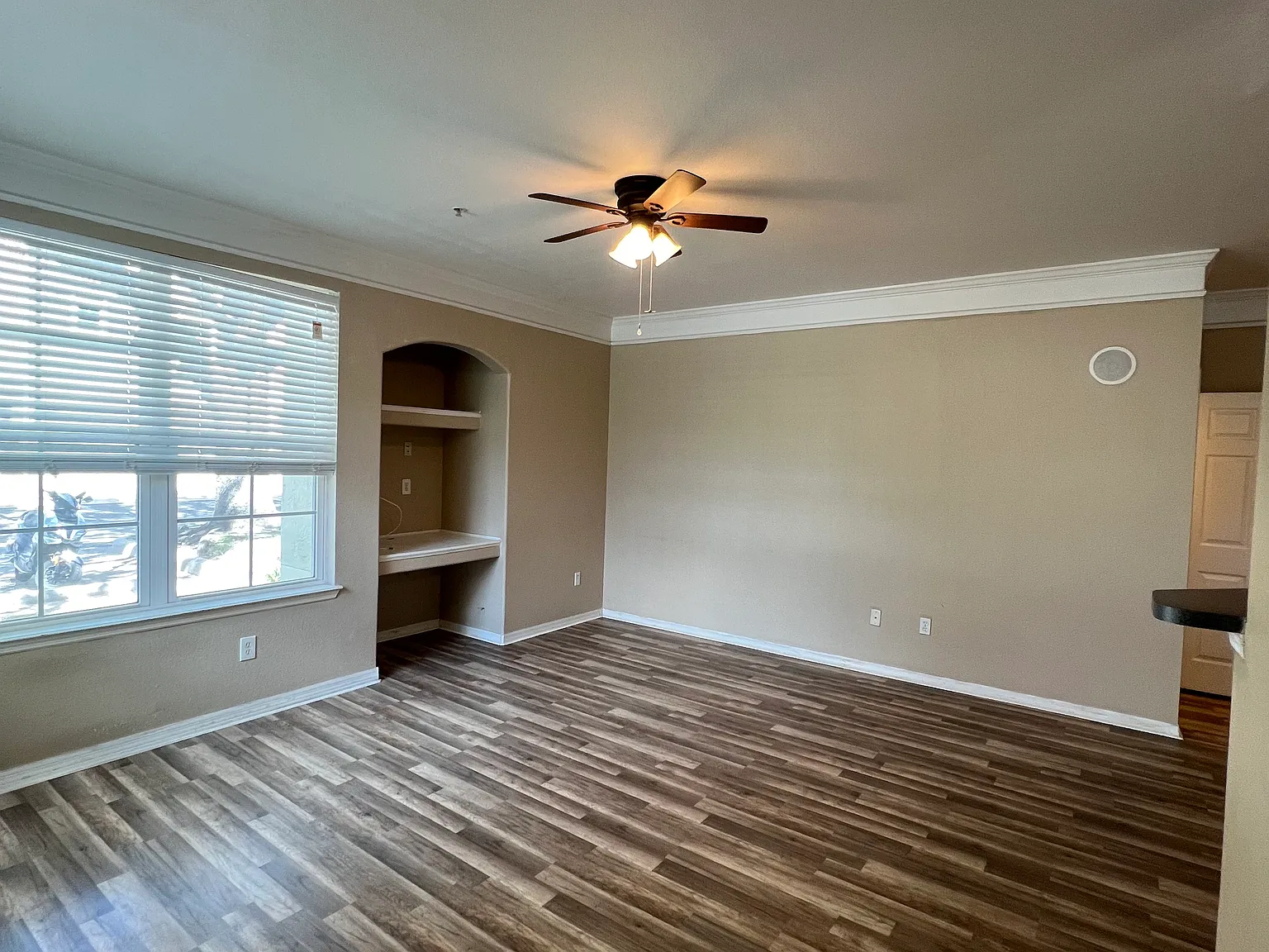 1 bed, 885 sqft, $1,400 — Photo 3