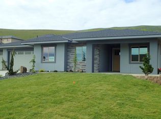 2249 W 49th Ave, Kennewick, WA 99337