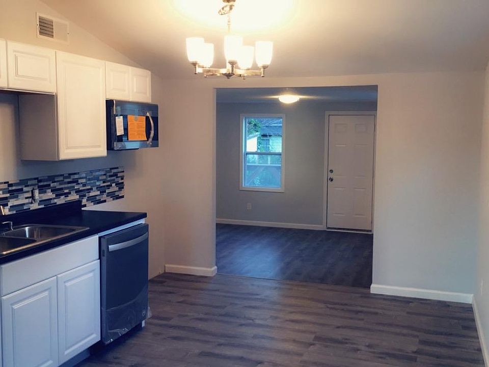 2nd image of 310 Woodlawn Ave