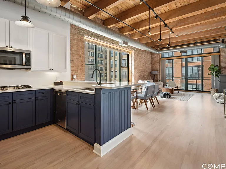 701 W Jackson Blvd #401 — Photo 2