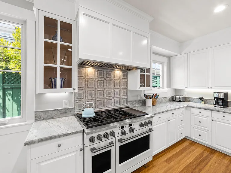 750 Coronado Ave — Photo 8