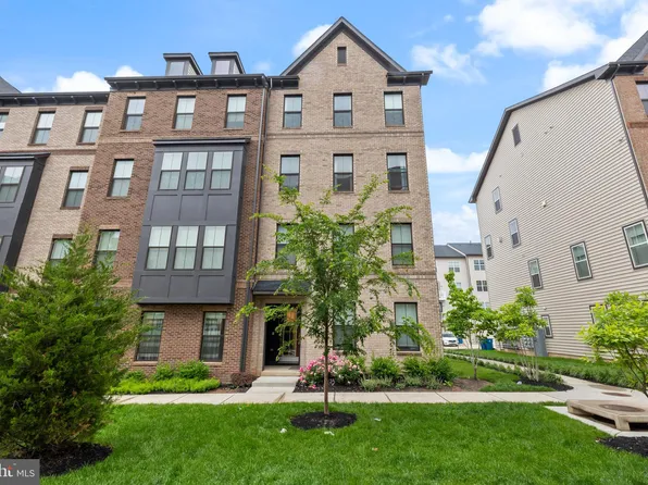 12363 Azure Ln #42, Fairfax, VA 22033