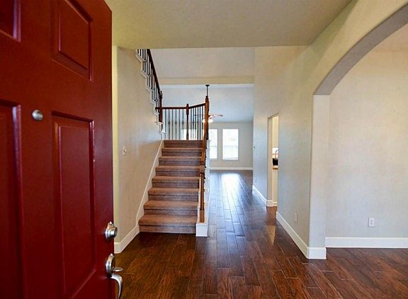 2nd image of 3843 Lauderwood Ln