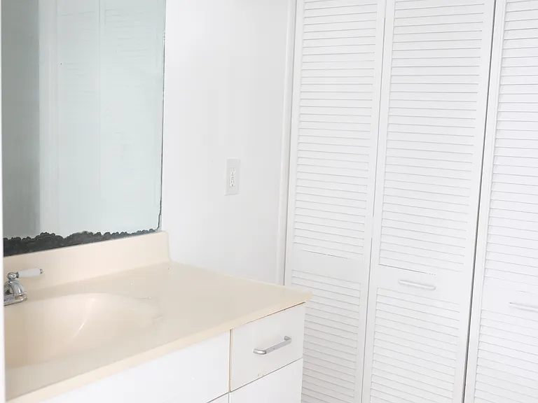 608 Oxford St #E — Photo 9