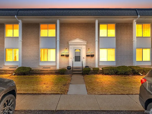 28238 Universal Dr, Warren, MI 48092