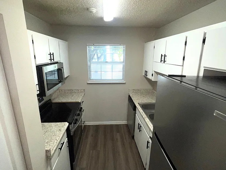 Oak Terrace Apartments — Photo 4