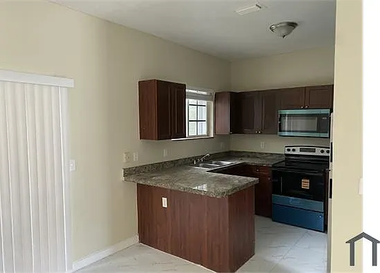 3 bed, 1200 sqft, $2,700 — Photo 2