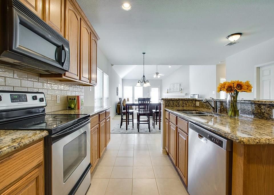 1st image of 4901 Desert Falls Dr