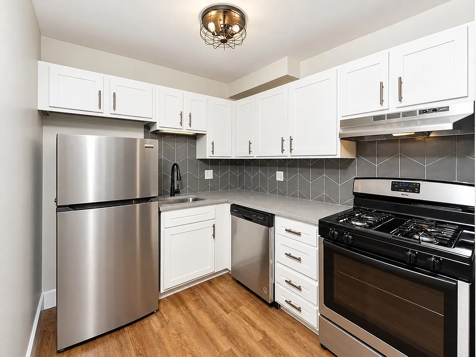 2 bed, 850 sqft, $2,050 — Photo 1