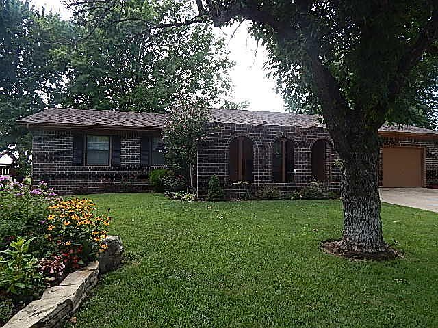 1st image of 10 Fleetwood Dr