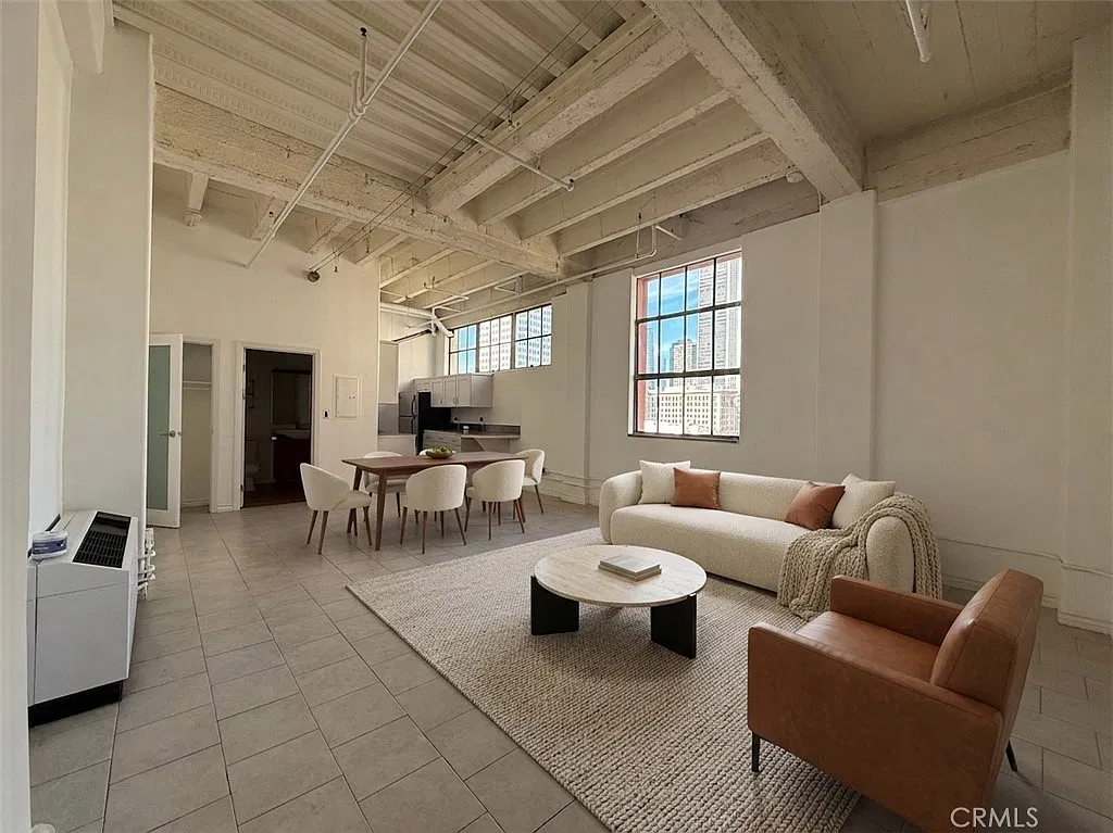 Studio, 550 sqft, $1,900 — Photo 2