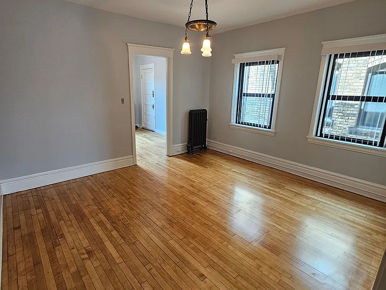 West Franklin Avenue Apartments — Photo 25