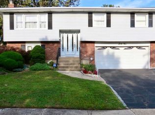65 Elm Dr, Farmingdale, NY