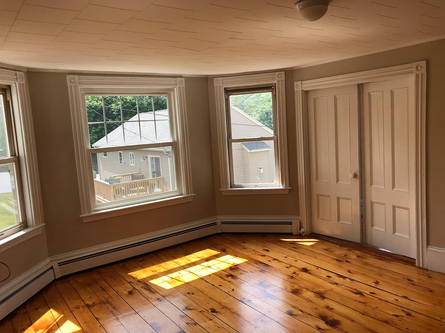 3 bed, 1200 sqft, $2,350 — Photo 2